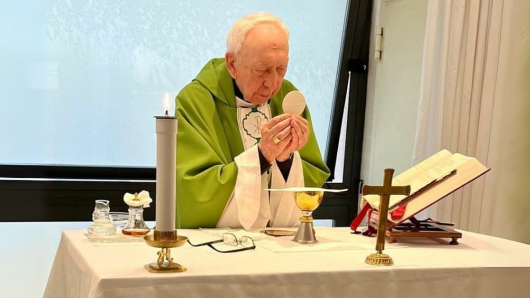 Cardenal Angelo Acerbi cumple 100 años: testigo de la violencia en Colombia y del fin del comunismo en Hungría