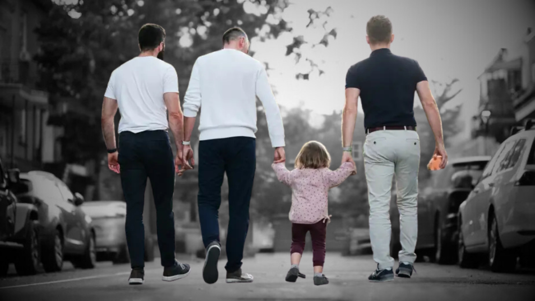 Canadá: tres hombres que viven en concubinato logran la adopción de una niña en Quebec