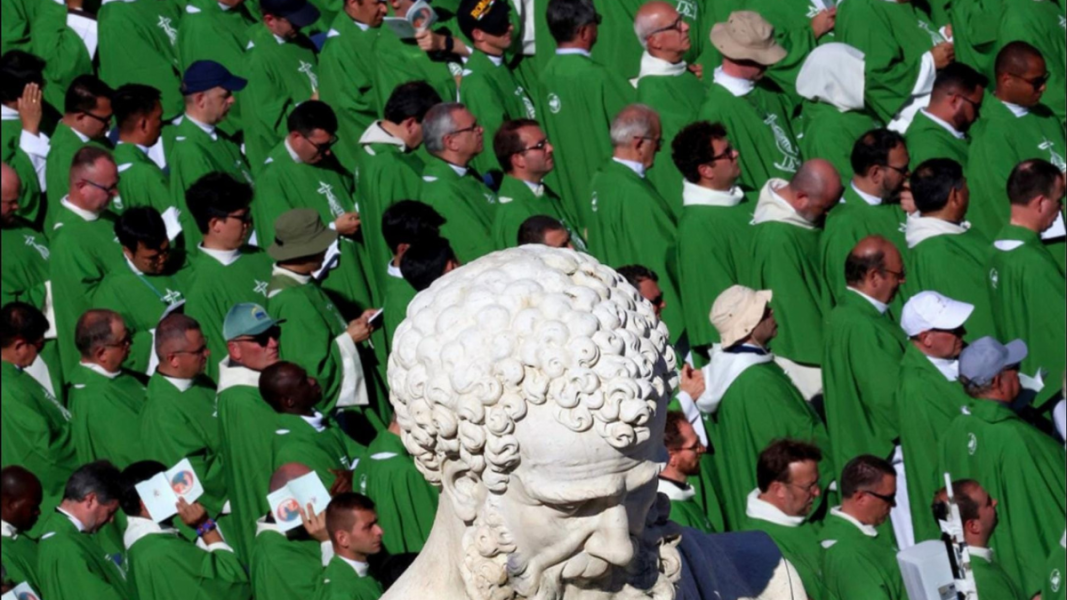 ¿Se nos están yendo de las manos las concelebraciones masivas?