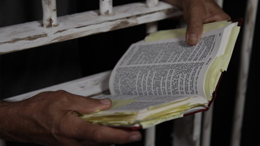 México: la Iglesia Católica regala Biblias en las cárceles para llevar esperanza a los reclusos
