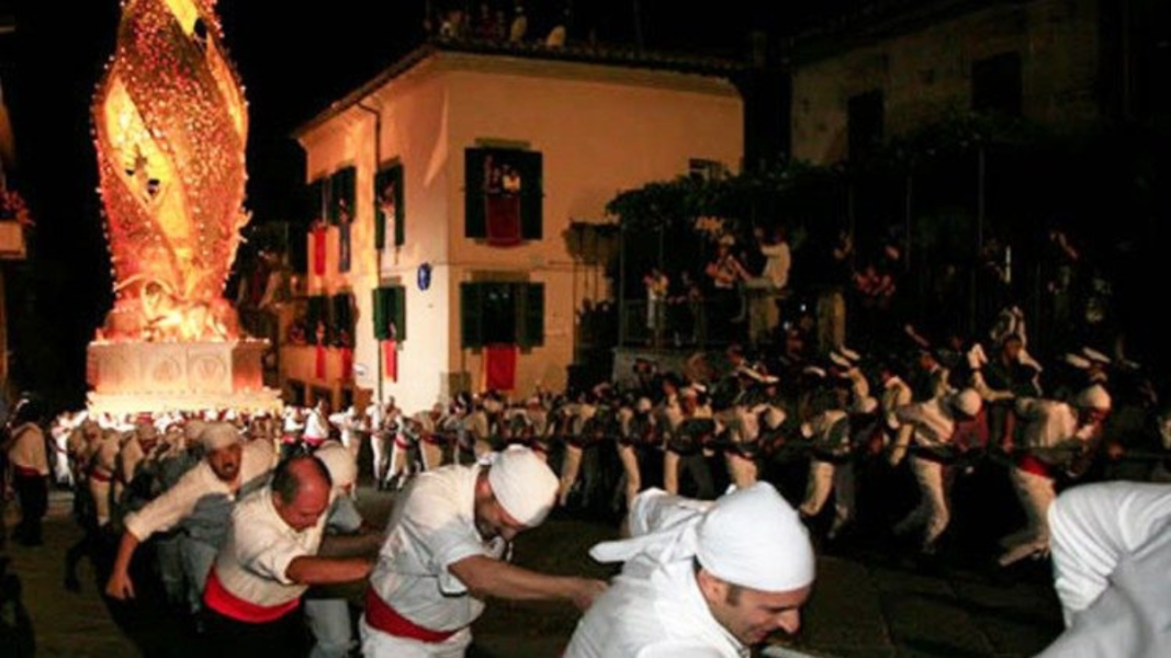 La policía italiana frustra un atentado durante la Macchina di Santa Rosa en Viterbo