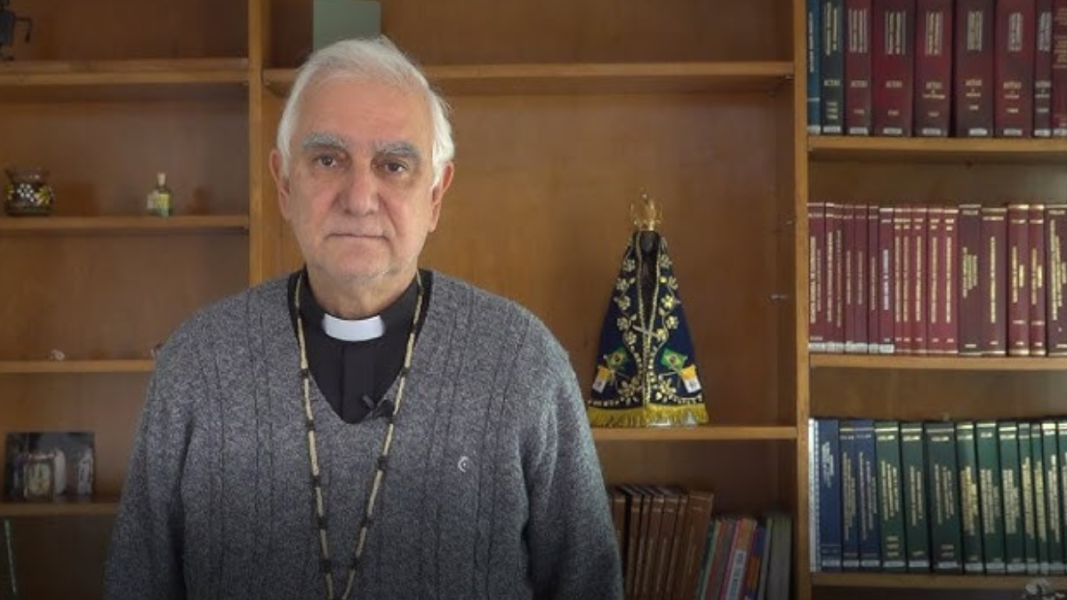 Jorge Eduardo Lozano, arzobispo de San Juan de Cuyo, pretende abolir el derecho a comulgar en la boca