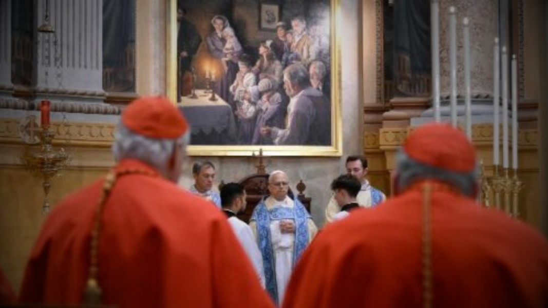 León XIV bendice la imagen restaurada de Nuestra Señora de Pompeya en la Domus Australia