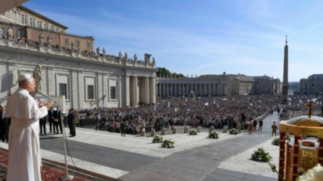 León XIV en el Ángelus: misión, paz y recuerdo de los nuevos santos