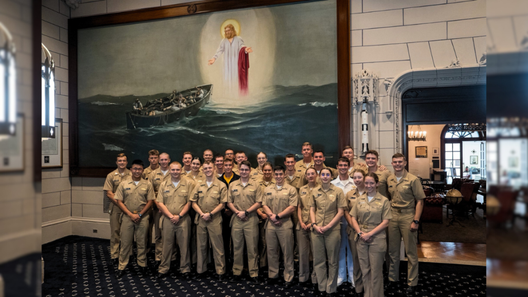 Estados Unidos: Devuelven al lugar de honor el mural “Cristo sobre las aguas” en la Academia de la Marina Mercante
