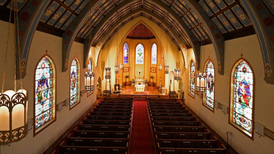 Estados Unidos: La diócesis de Charlotte retira los reclinatorios y limita aún más la Misa tradicional