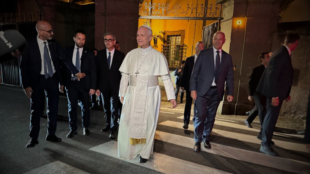 Fin de los “martes de titulares”: León XIV evita a los periodistas al salir de Castel Gandolfo