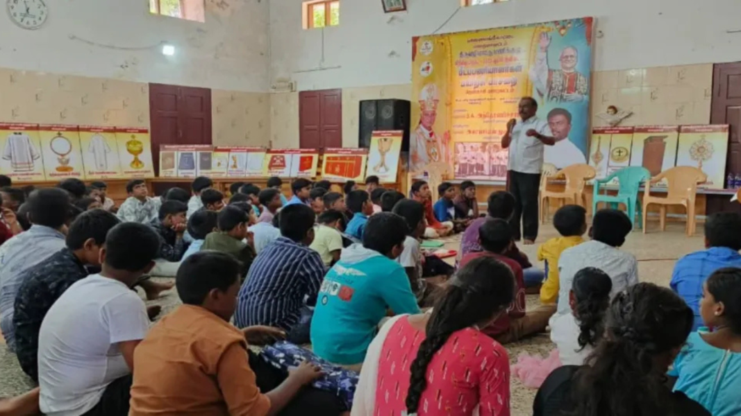 Diócesis en India lanza un programa de formación de monaguillos