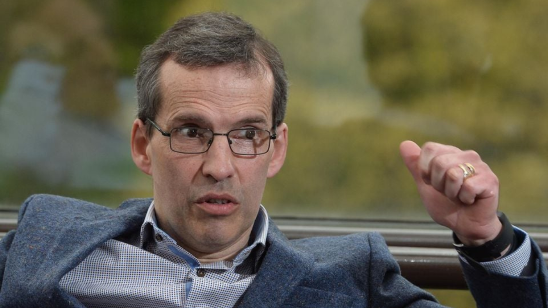 El clérigo norirlandés Kyle Paisley acusa a Carlos III de “traicionar el Evangelio” por orar junto al Papa