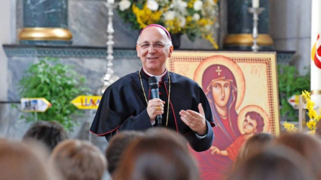 Monseñor Eleganti critica al Vaticano por instalar una alfombra de oración musulmana en la Biblioteca Apostólica