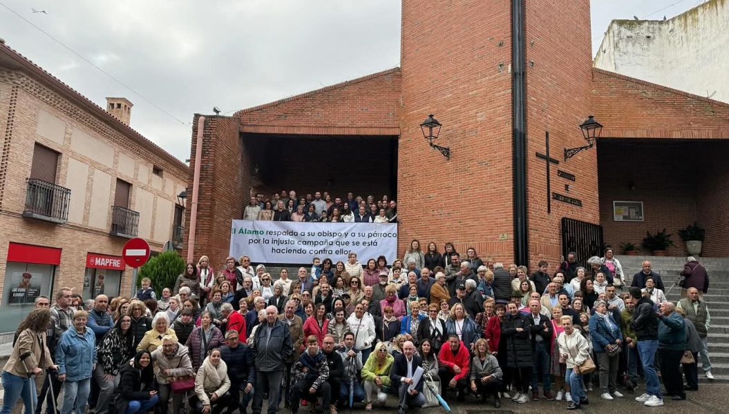 Vecinos de El Álamo se movilizan en defensa del párroco Aroldo Herrera tras las informaciones de InfoVaticana