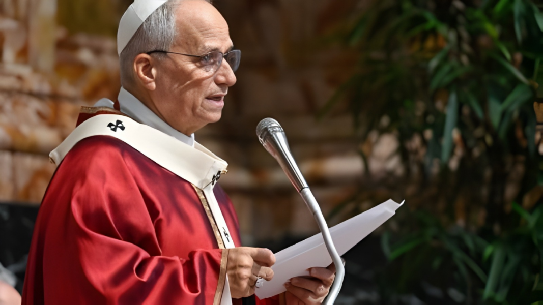 León XIV en la Misa de difuntos: «El amor de Cristo crucificado y resucitado ha transfigurado la muerte»