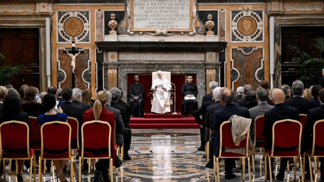El Papa alerta sobre los riesgos de la IA para niños y adolescentes