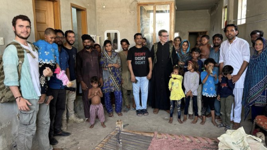 An Argentine priest and a young Spanish man free three Christian families enslaved in Pakistan