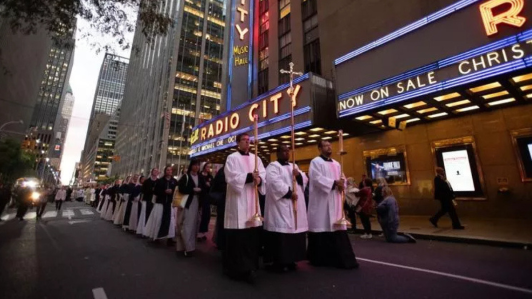 Crecen las conversiones al catolicismo en Nueva York: las parroquias no dan abasto