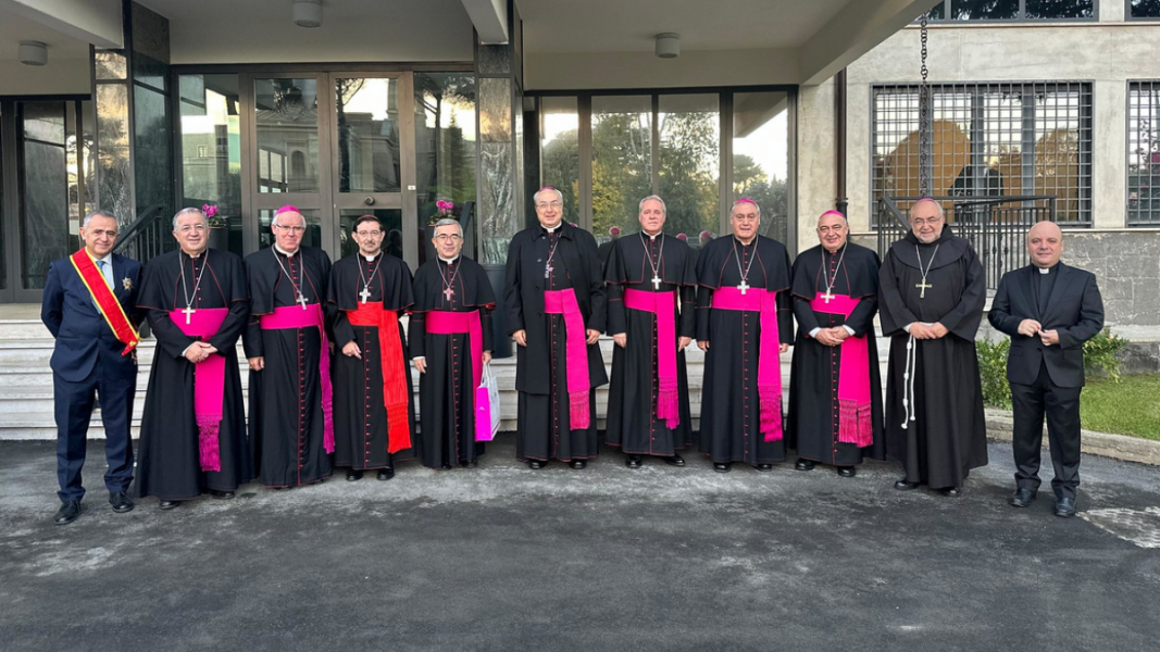 La cúpula de la CEE se reúne con León XIV para abordar la situación de la Iglesia en España