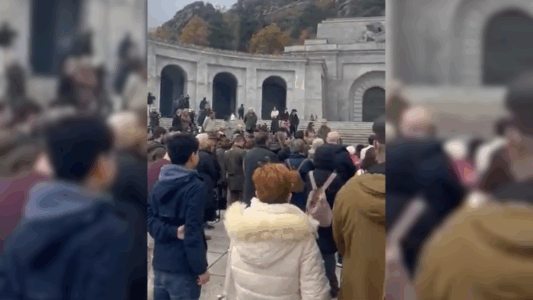 Cientos de católicos rezan el rosario en el Valle de los Caídos y anuncian nueva convocatoria para el 23 de noviembre