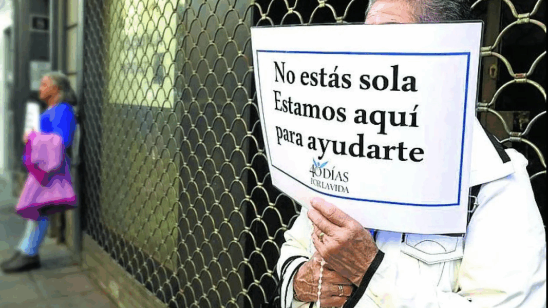 Inició el primer juicio a 21 voluntarios provida que rezaban frente a un abortorio en Vitoria