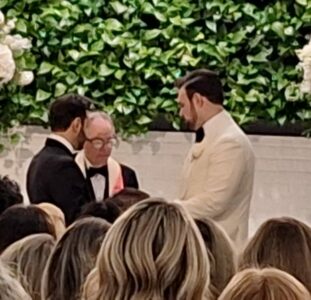 Estados Unidos: El ex canciller diocesano de Hicks se «casa» con un hombre