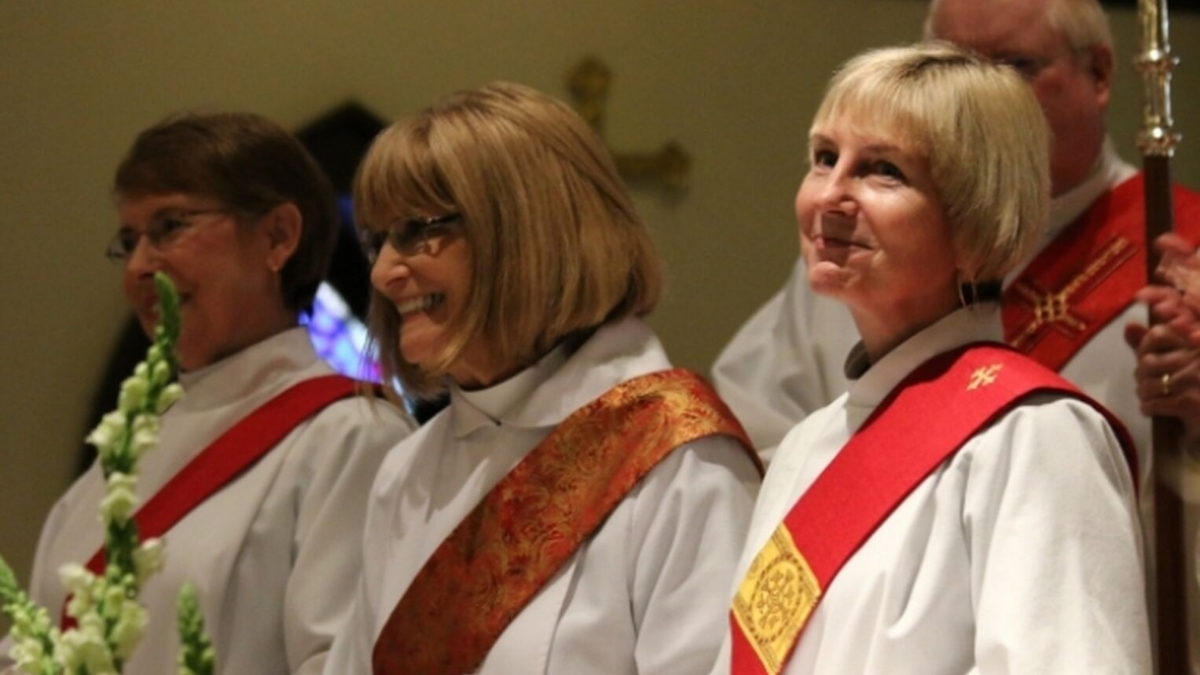 La Iglesia no puede ordenar mujeres: concluye el estudio del card. Petrocchi sobre el diaconado femenino