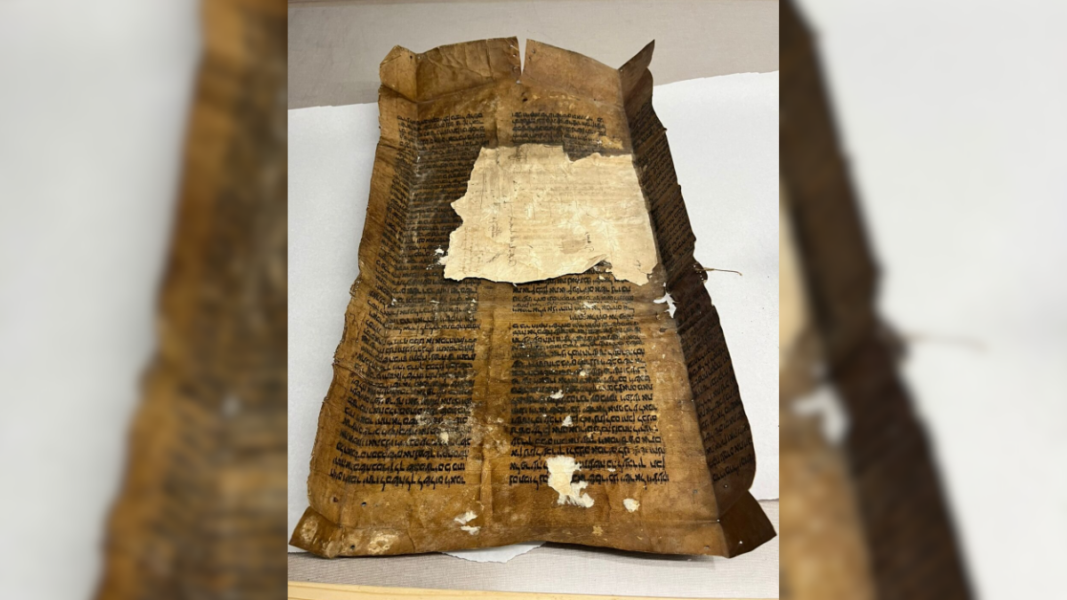 Encuentran un fragmento de la Torá del siglo XIV en un libro parroquial de Alfaro