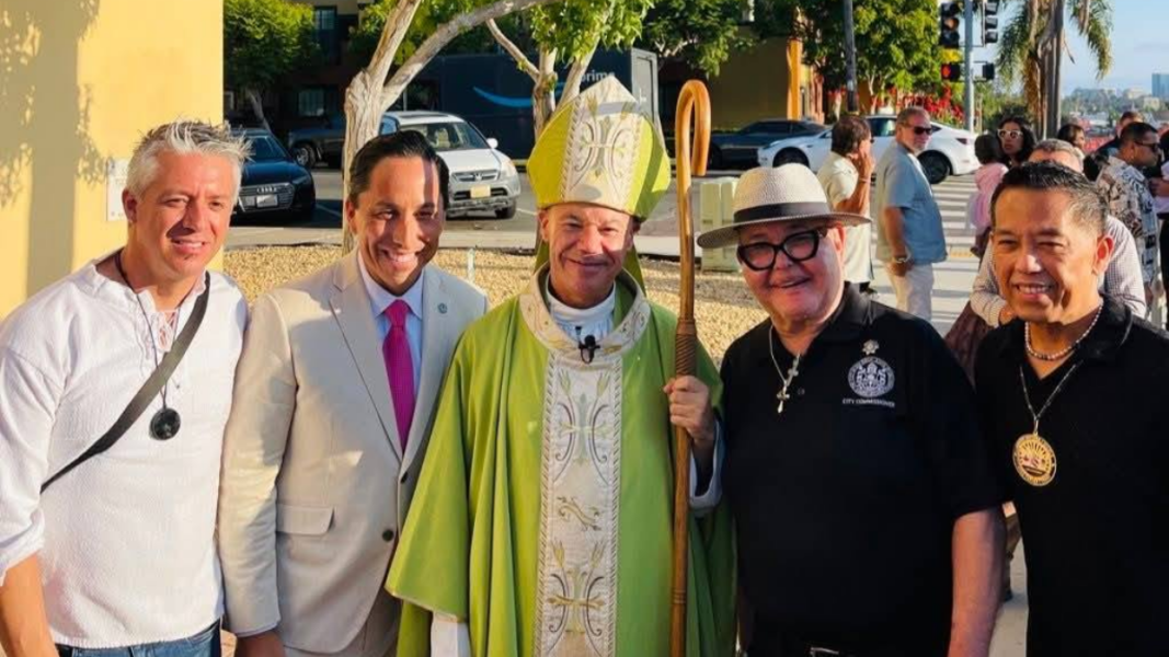 EE.UU: Nuevo obispo de Monterey bendice a un “drag queen” en una Misa pro-LGBT