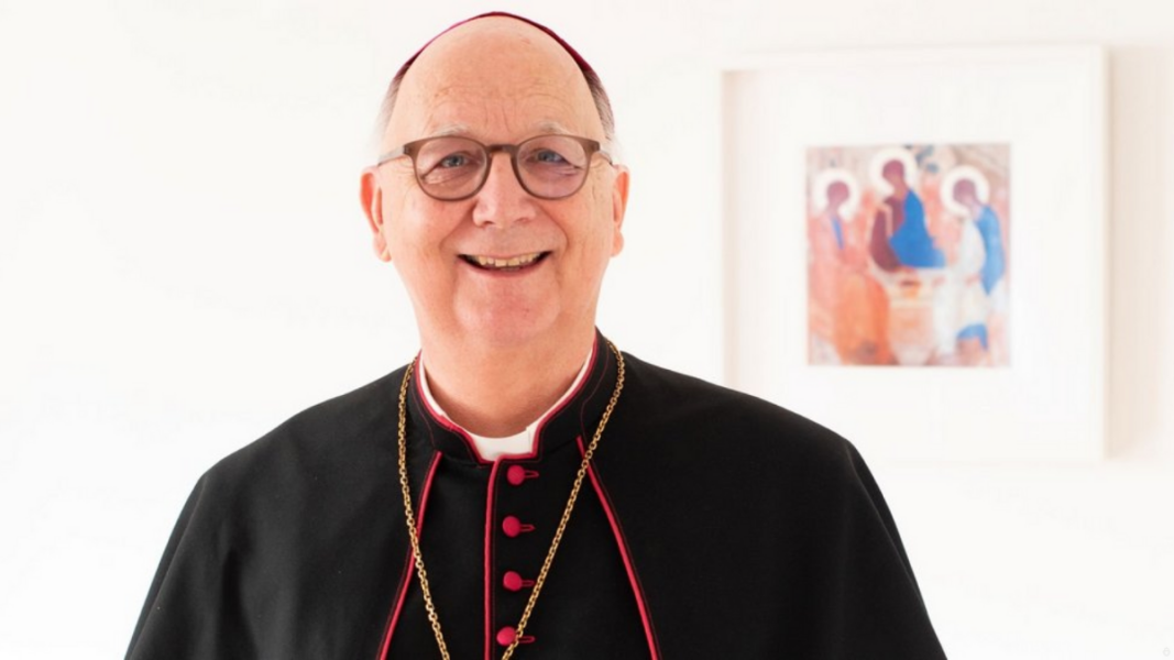 Eleganti alerta de la confusión doctrinal sobre la ordenación de mujeres y la moral sexual