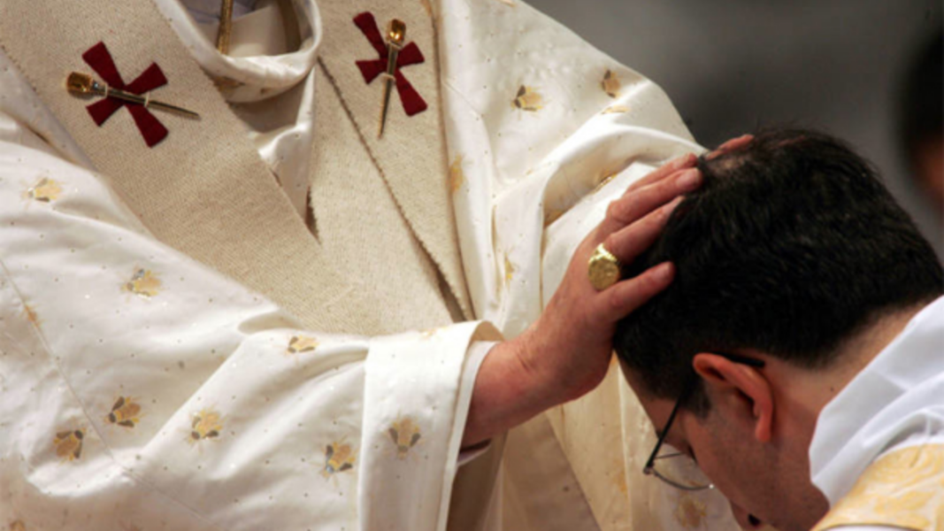 León XIV entrega una nueva carta apostólica dirigida a los sacerdotes