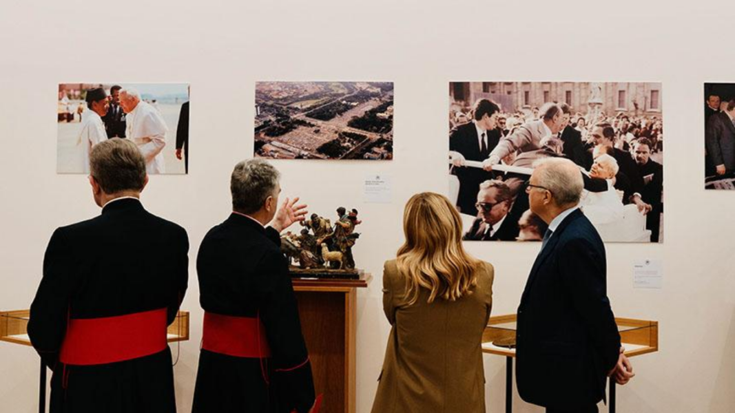 Meloni visita la Casa Museo de San Juan Pablo II en el Pontificio Colegio Polaco de Roma