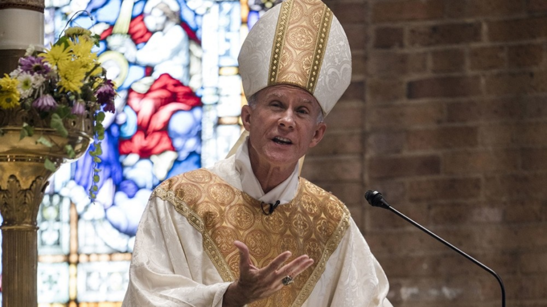Mons. Strickland: «La sombra del pesebre es una Cruz»
