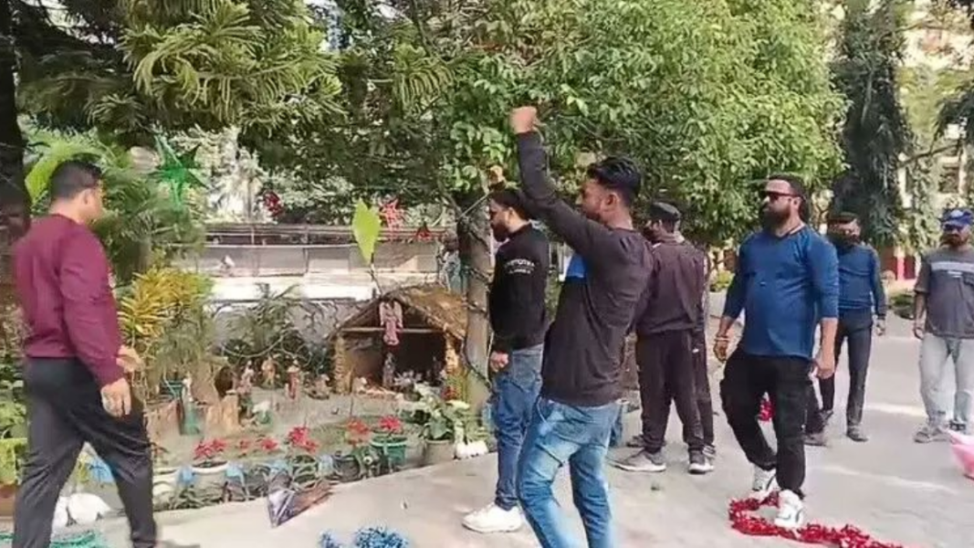 India: Grupos nacionalistas hindúes asaltaron una escuela católica en Navidad