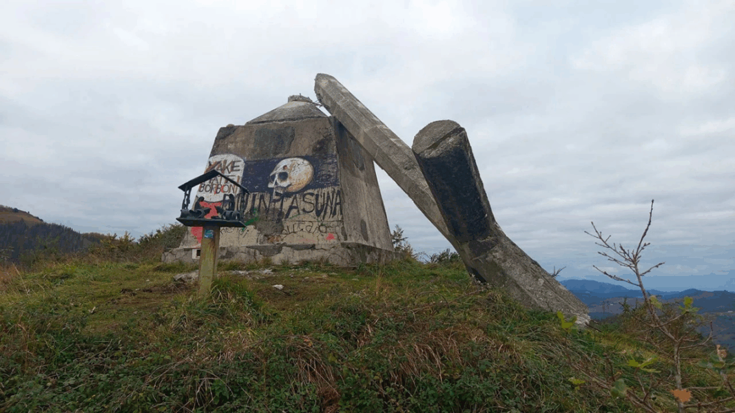 Derriban la cruz de Morkaiku en Elgoibar