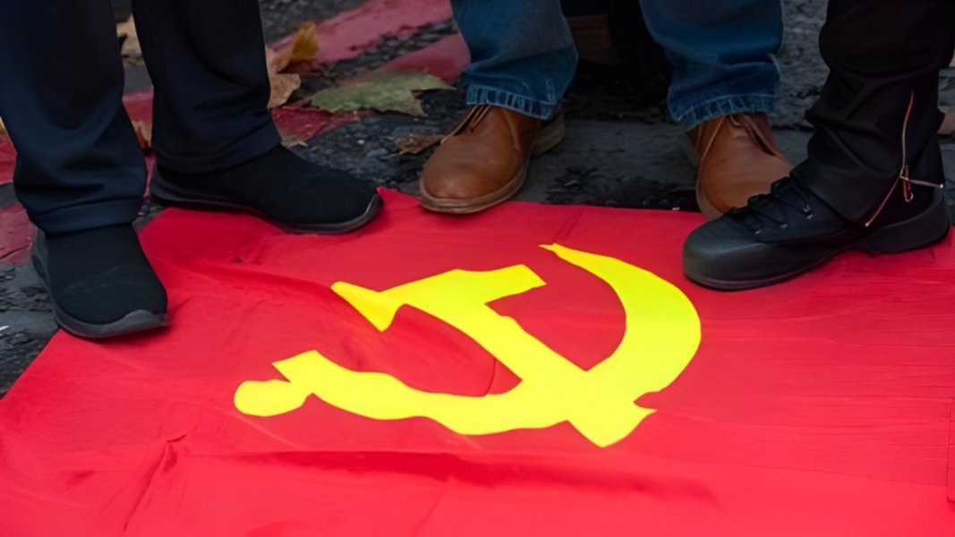 Polonia ilegaliza el Partido Comunista tras declarar sus fines anticonstitucionales