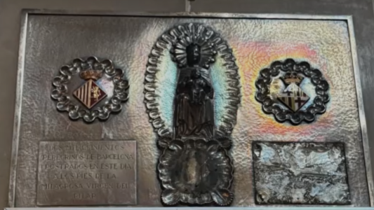 La Basílica de Pilar retira una cruz de la Guerra Civil por ir en contra de la Ley de Memoria Democrática