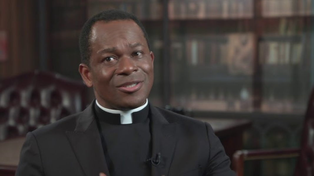 Padre Emelu: «En Nigeria, la fe crece en los mismos lugares donde la vida intenta romperla»