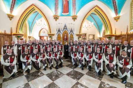 El Comisario de los Heraldos confiere ministerios menores a 69 miembros y abre un horizonte de esperanza