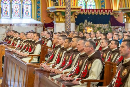 El Comisario de los Heraldos confiere ministerios menores a 69 miembros y abre un horizonte de esperanza