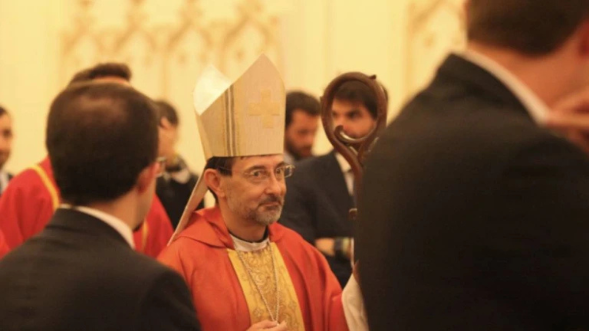 Cobo encomienda a Crismhom (lobby lavanda) la formación de los seminaristas