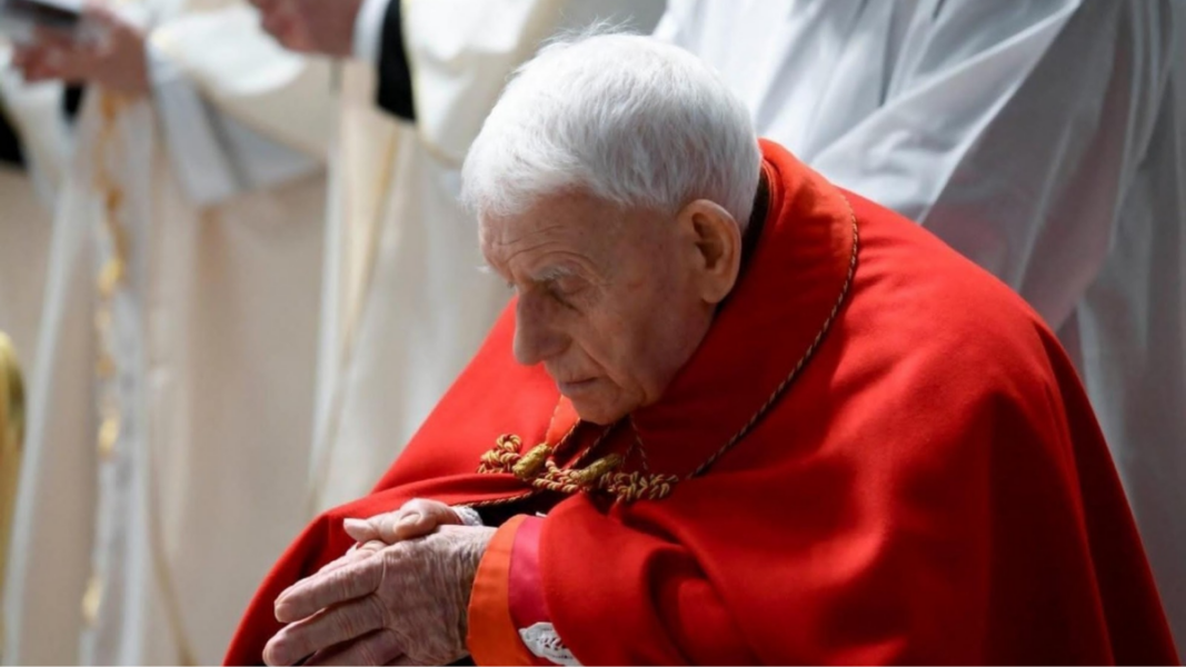 El cardenal Simoni prefirió no concelebrar