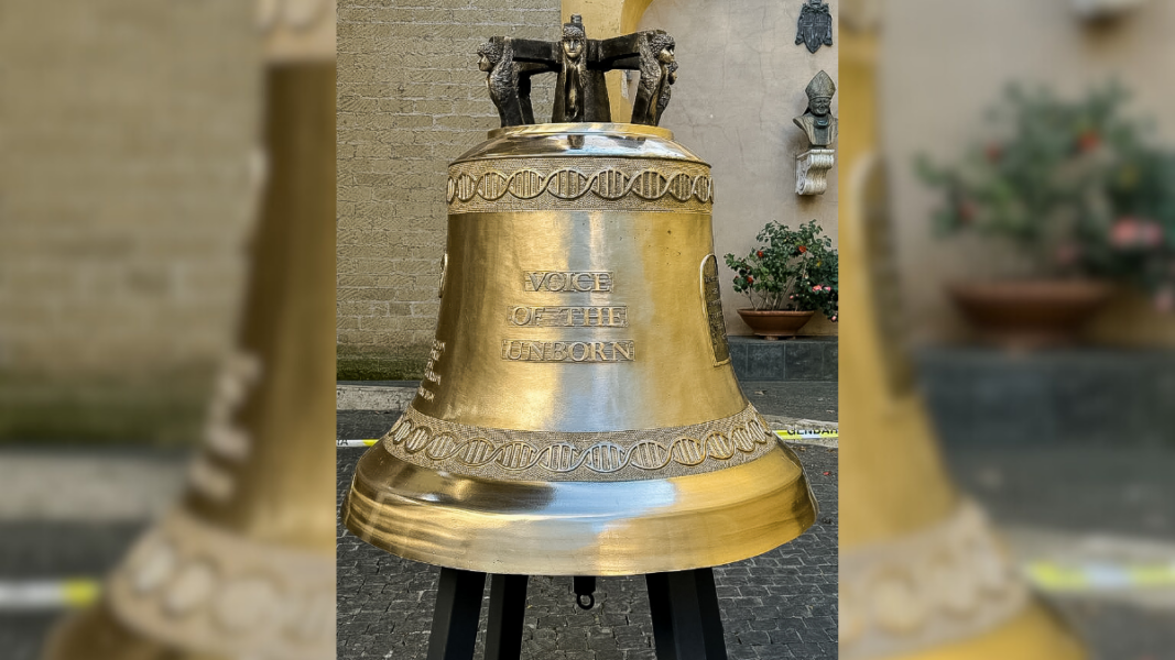 Una campana por la vida, un escándalo para la izquierda italiana