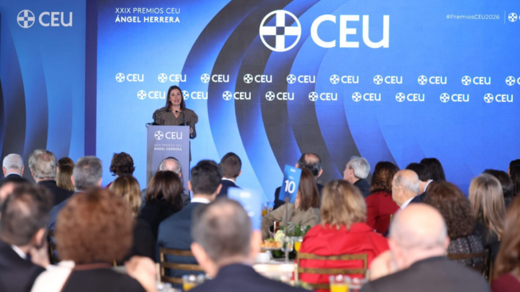 Un padrenuestro por las víctimas de Adamuz marca los Premios CEU Ángel Herrera