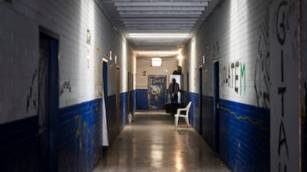 El arzobispado de Barcelona llama “xenófobos” a los vecinos que se oponen a la inmigración ilegal y a la ocupación