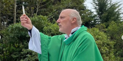 Úsame, mastícame, tritúrame: la teología irreverente de José Pedro Manglano, fundador de Hakuna