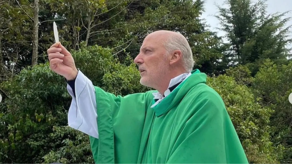 Úsame, mastícame, tritúrame: la teología irreverente de José Pedro Manglano, fundador de Hakuna