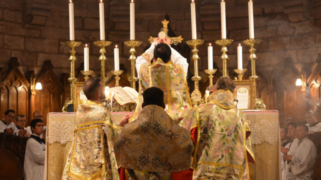 Cuando la liturgia deja de formar: el olvido de los ritos tradicionales