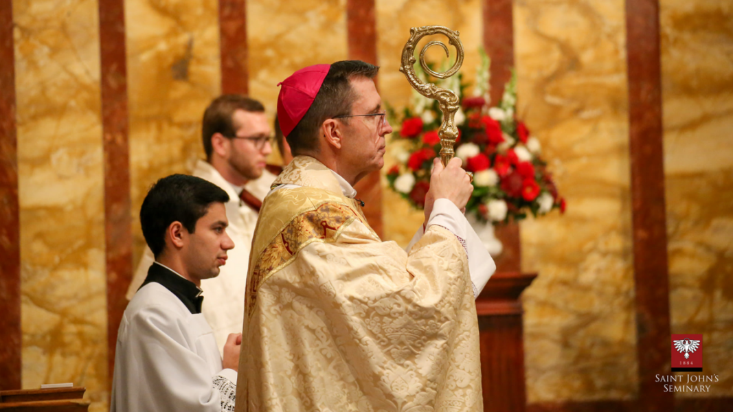 Estados Unidos: Mons. Reed celebra una Misa tradicional con los jóvenes de Ohio