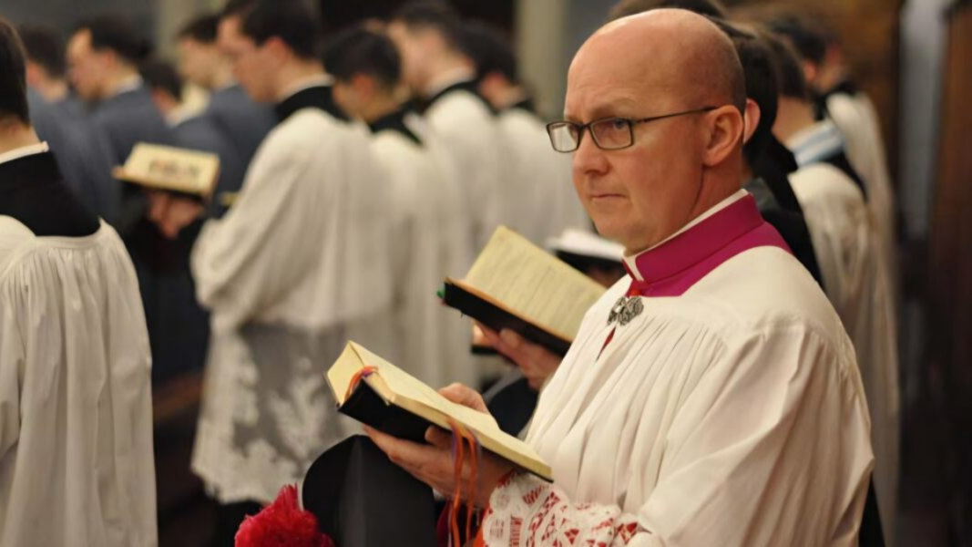 Qui est Marco Agostini, le cérémoniaire de trois pontifes destitué dans une attaque qui sent la lavande