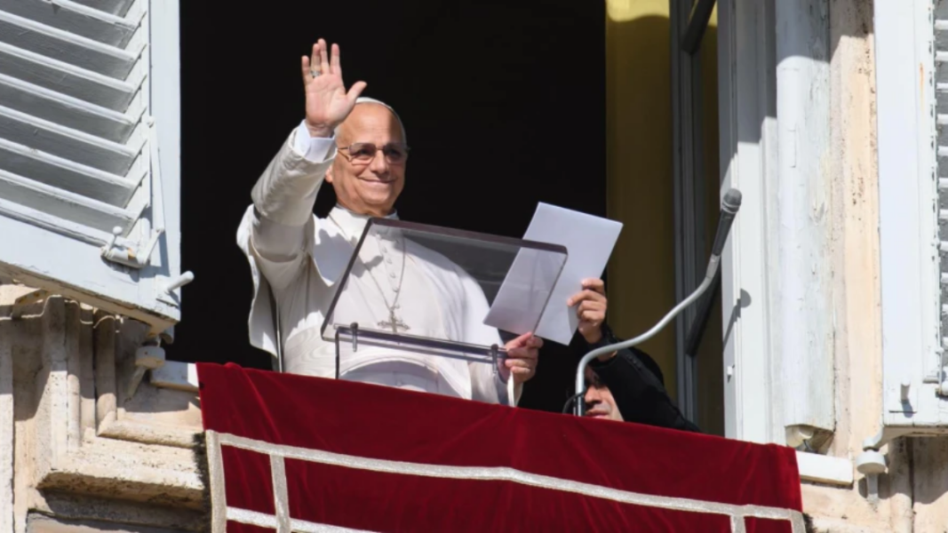 León XIV en el primer Ángelus del 2026: «El Verbo de la vida se anuncia como latido de gracia»