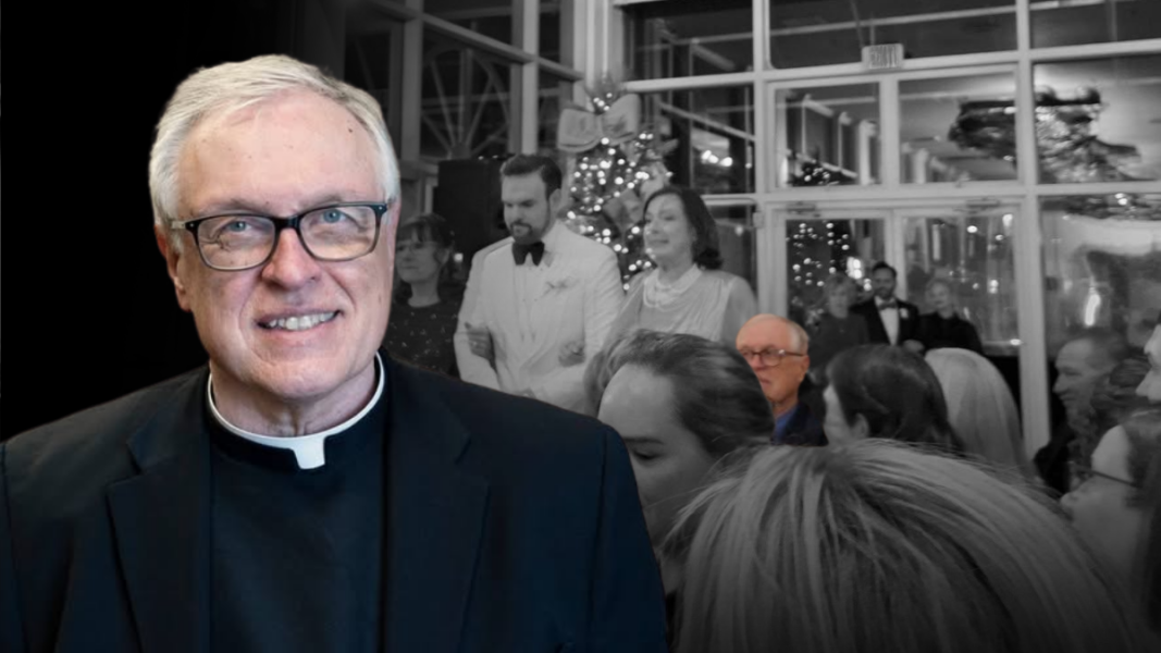 Denuncian la presencia del vicario general de Joliet en la «boda» homosexual del ex canciller diocesano