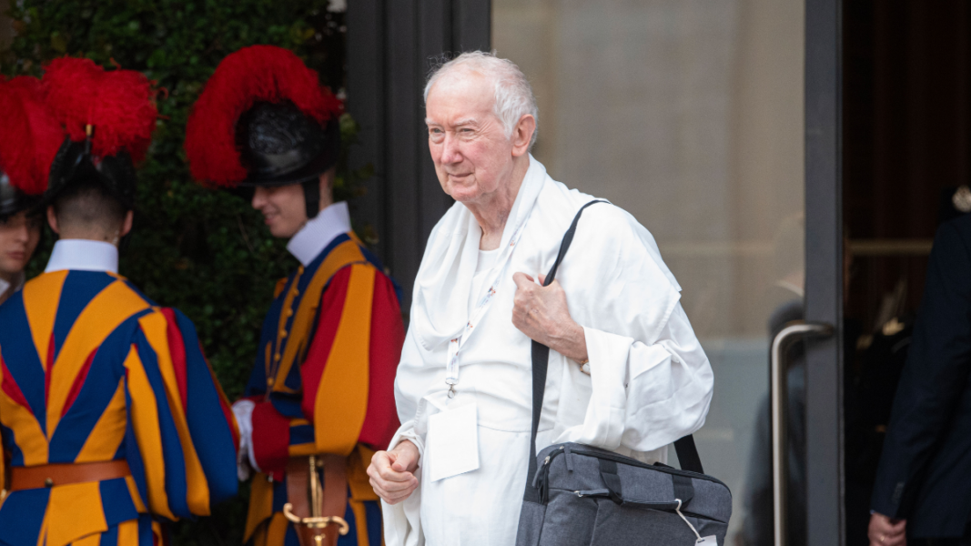 Radcliffe explica la elección de León XIV y pide avanzar “rápidamente” hacia el diaconado femenino